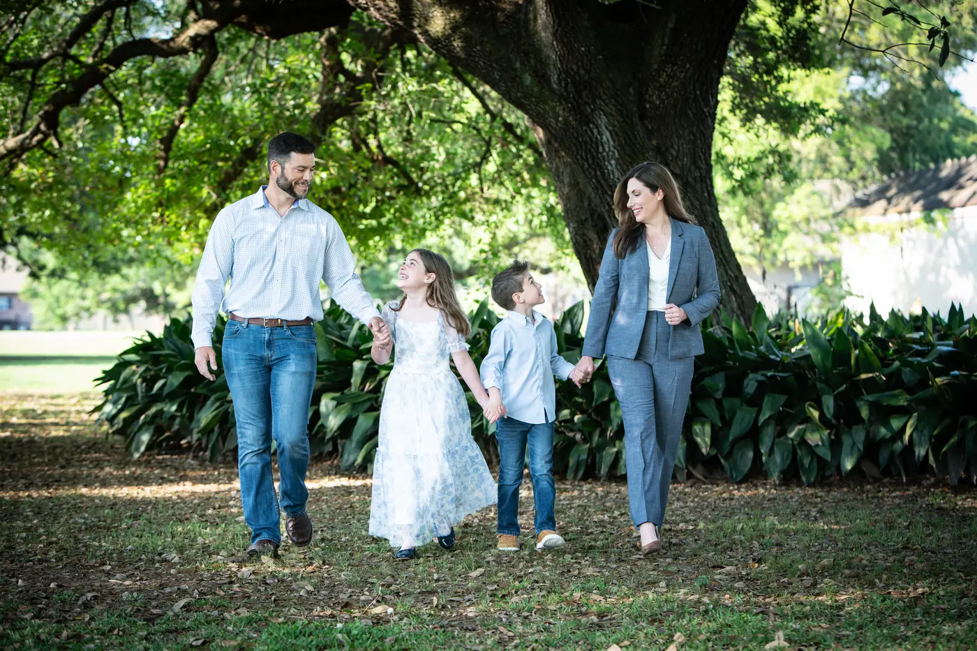 Amanda Mustin with her family under the oak trees